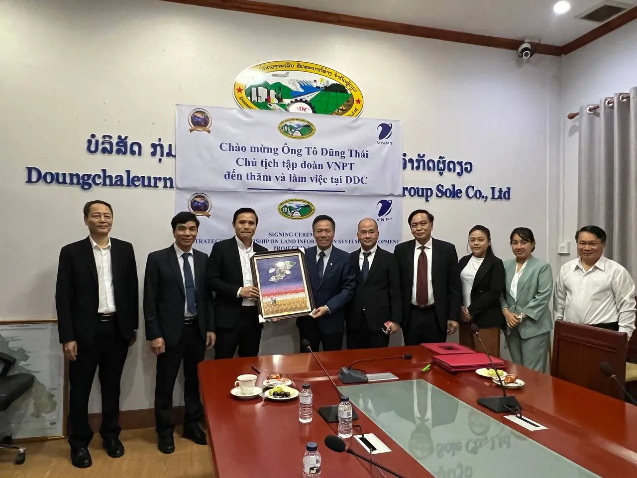 Hợp tác song phương